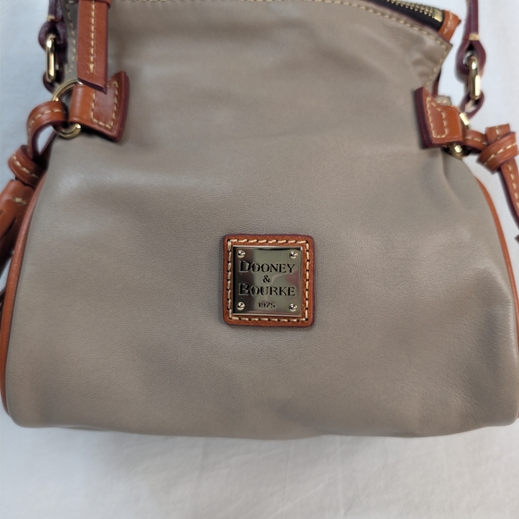 Dooney & Bourke Wexford Leather Mini Zip Crossbody Tan Camel - Picture 5 of 13
